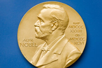 nobel 2025 ondeletele astrofizica si mantia invizibilitatii printre favorite la premiul nobel pentru fizica 68e4c05b45ebc