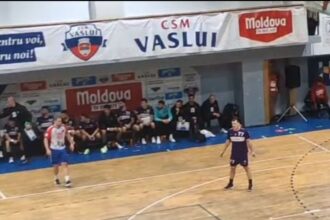 nota de plata pentru george buricea dupa ce antrenorul si a lovit un jucator la csm vaslui scm poli timisoara 68e55d0a5dffd
