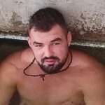 Detalii șocante despre cazul interlopului Petreanu, suspectat de tentativa de viol asupra unei fetițe de 6 ani, în locul unde au avut loc împușcături. 3 noutati din dosarul asa zisului interlop petreanu acuzat ca a vrut sa violeze o fetita de 6 ani in casa in care au fost trase focuri de arma 68e82d8fc6195