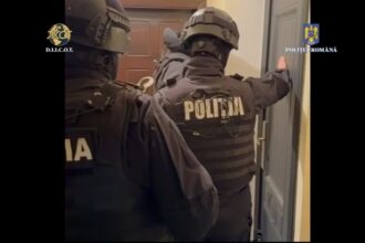 nu suporta arestul tanarul din constanta acuzat de pornografie infantila si santaj vrea in libertate ce au gasit mascatii la perchezitia informatica 68f32e4b855a9