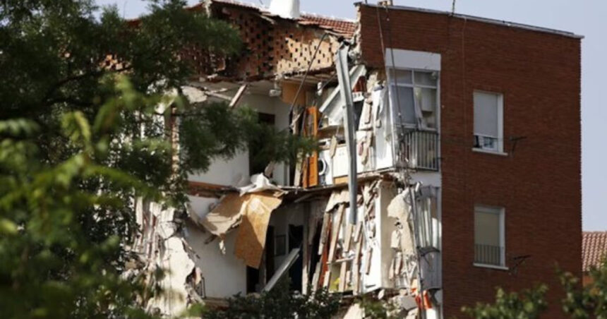 Prăbușirea unei clădiri în inima Madridului, aproape de Teatrul Regal 1 o cladire s a prabusit in centrul madridului la doar cativa pasi de teatrul regal 68e51f5819a00