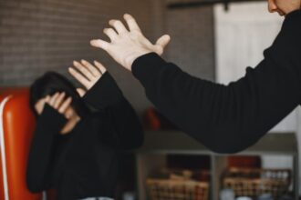 o femeie mama a patru copii salvata din mainile concubinului de o postare pe facebook tanara fusese batuta mar 68f27e7d54532