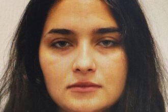 o tanara din baia a disparut de acasa la inceputul lunii septembrie daca o vedeti sunati la 112 68fa0bff14ed3