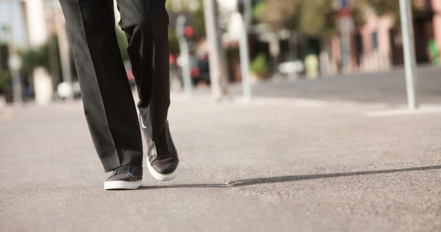 O națiune europeană impune o viteză maximă de 6 km/h pentru pietoni, în scopul prevenirii accidentelor pe trotuare. 1 o tara europeana limiteaza viteza pietonilor la 6 km h pentru a preveni accidentele pe trotuare 6901fa03488e9