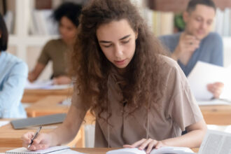 o universitate din bucuresti isi suspenda miercuri cursurile cu prezenta fizica din cauza codului rosu de ploi 68e5269fa03b0