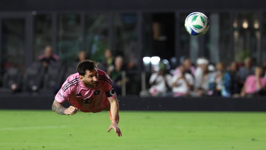 OFICIAL: Cât câștigă Lionel Messi la Inter Miami și salariile jucătorilor români din MLS! 1 oficial ce salariu are lionel messi la inter miami cat castiga cei 6 fotbalisti romani din mls 690477e9a0065