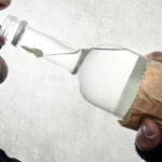 OMS solicită măsuri drastice împotriva consumului de alcool, având în vedere creșterea alarmantă a cazurilor de cancer asociate acestuia. 3 oms cere politici dure anti alcool dupa ce numarul cazurilor de cancer in urma consumului a crescut ingrijorator 68ee8e759fca9