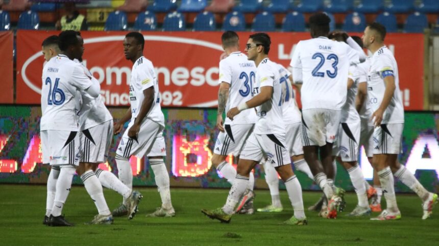 Punctul de Cotitură în Superligă: Strategii pentru a Domina Fără Să Fii În Centrul Atenției 1 opinie etapa a 12 a din superliga cum sa ajungi in varf fara sa te remarci cu nimic 68e555f5f22d0