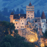 Destinații de Halloween în România: Orașe de top în Europa! 2 orase din romania pe primul loc in clasamentul european al destinatiilor de halloween 68f71cc906d37