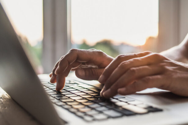 parintii copiilor cu dizabilitati pot lucra de acasa 8 zile pe luna ce mai prevede legea promulgata de nicusor dan 68e7c2719b81a