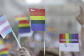 parintii copiilor lgbtiq invita politicienii la dialog dupa aparitia unor informatii false despre strategia ue privind copiii trans 68ee2fc849b0f