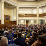 Parlamentul Ucrainei a hotărât să prelungească mandatul aleșilor locali pe întreaga perioadă a stării de urgență. 2 parlamentul ucrainean a decis sa extinda mandatele alesilor locali pe toata durata legii martiale 68e69b01dae89