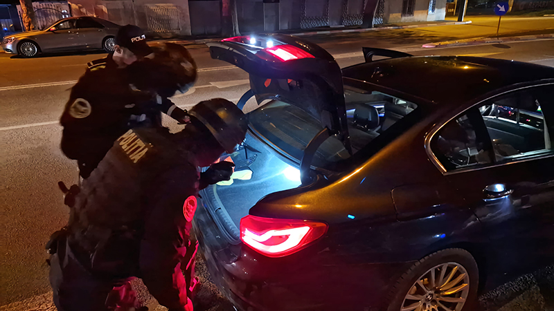 "Operațiune DNA: Investigații asupra tranzacțiilor auto cu o pierdere de 6 milioane de euro" 1 perchezitii dna sunt vizate tranzactii auto cu un prejudiciu de 6 milioane de euro 68f750835a08e