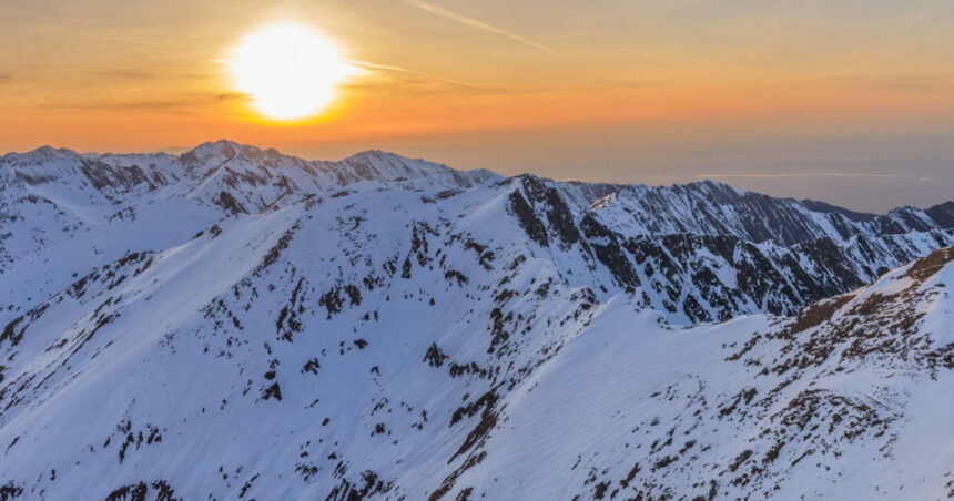 Atenție! Riscuri de avalanșă în Făgăraș și Bucegi – Mesajul alarmant al experților în meteorologie 1 pericol de avalanse in muntii fagaras si bucegi avertismentul transmis de meteorologi 68e7d7af9b235