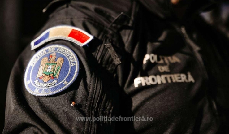 Polițiștii de frontieră din Constanța descoperă o captură surprinzătoare: peste 10.000 de țigarete îngropate în sala motoarelor unei ambarcațiuni. 1 peste 10 000 de tigarete descoperite de catre politistii de frontiera constanteni tigaretele ascunse in sala motoarelor unei nave 68e51dac39e2d