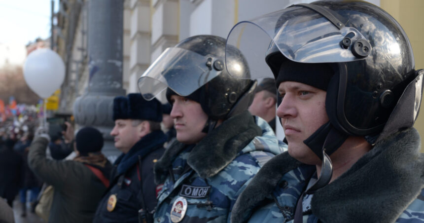 Mai mult de 80 de indivizi au fost arestați în urma ciocnirilor din Moscova. „Cine scapă de detenție, riscă deportarea!” 1 peste 80 de persoane au fost retinute dupa lupte de strada la moscova cine nu va fi inchis va fi expulzat 68fe364059e72