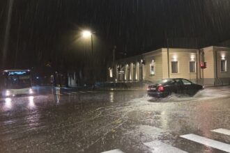 ploile torentiale fac pagube in judetul constanta oameni salvati de pe capota masinii strazi inundate 68e6098bcf613