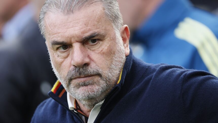 Postecoglou, pe cale să fie demis, le dă o lecție jurnaliștilor: "Poate și voi sunteți într-o situație fără speranță, dar părinții voștri nu s-au dat bătuți!" 1 postecoglou aflat in pragul demiterii raspuns brutal pentru jurnalisti poate si voi pareati o cauza pierduta dar parintii vostri nu au renuntat 68e3a587d3da3
