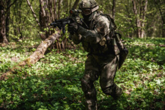 premiera de la inceputul razboiului un soldat rus capturat de catre fortele kievului va fi judecat in lituania pentru crime de razboi 6904cdc05a1b1