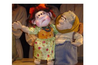 premiera la teatrul pentru copii si tineret calutul de mare spectacolul intitulat jocuri in ograda bunicilor aduce traditiile romanesti in fata celor mici 6904c94ccc3a1