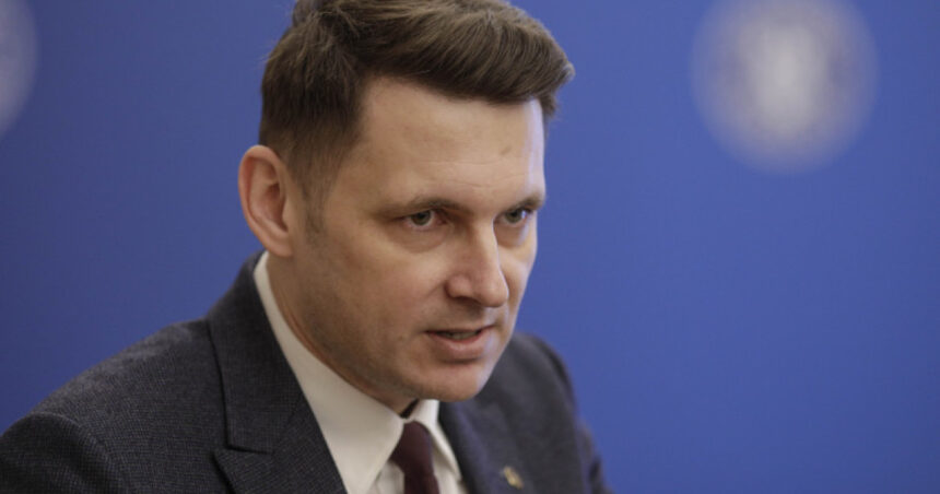 Președintele Senatului: Coaliția actuală va rămâne solidă până la final, depășind și provocările rotative, în ciuda tensiunilor existente. 1 presedintele senatului actuala coalitie va rezista pana la termenul de expirare trece si de rotativa in ciuda tensiunilor 68e0f9e133102