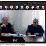 Primarul Vergil Chițac a reunit Consiliul Local Constanța pentru o întâlnire virtuală, discutând despre tariful gigacaloriei, reconversia unei foste școli în centre pentru servicii publice și salariile consilierilor. 2 primarul vergil chitac a convocat consiliul local constanta in sedinta online pretul gigacaloriei transformarea unei foste scoli in spatii pentru servicii publice si indemnizatiile consilierilor p 68fa75a2008fa