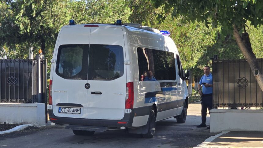 Capturată și încarcerată la Penitenciarul Poarta Albă: o locuitoare din Medgidia a primit pedeapsa pentru delict de fraudă informatică. 1 prinsa si dusa la penitenciarul poarta alba o femeie din medgidia a fost condamnata pentru infractiuni informatice 68fa131d3817e