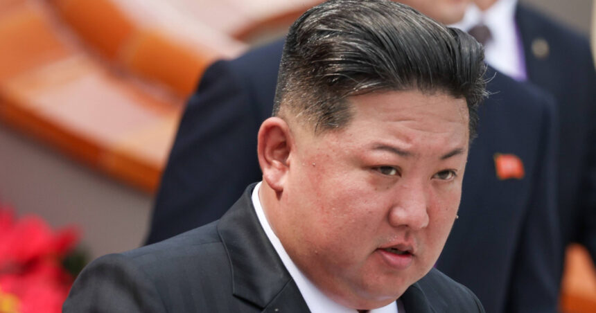 „Declarația surprinzătoare a lui Kim Jong Un înainte de un eveniment de marcă: „Inamicii noștri au motive de teamă”” 1 promisiunea facuta de kim jong un inainte de o parada importanta dusmanii nostri ar trebui sa fie ingrijorati 68e263c9533e8