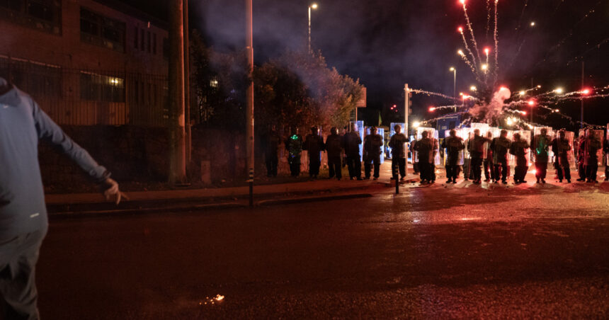 Dublin în Flacări: Noaptea a Treia de Revoltă Împotriva Imigrației 1 proteste la dublin a treia noapte de manifestatii impotriva imigrantilor 68f9ed6026879