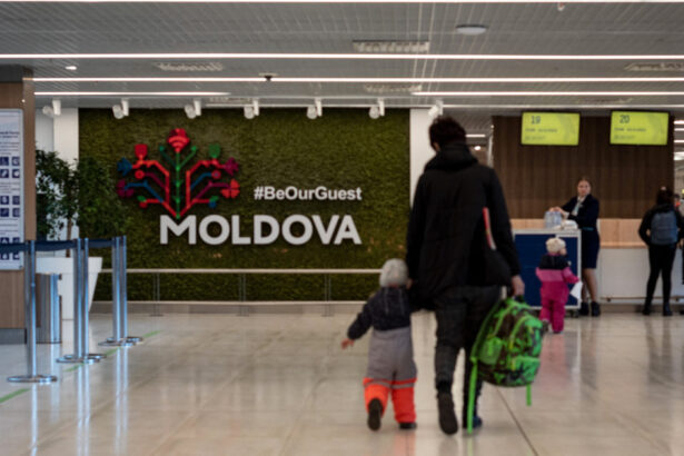 risc de explozie pe aeroportul din chisinau pasagerii au fost evacuati de urgenta 68f204634b92a