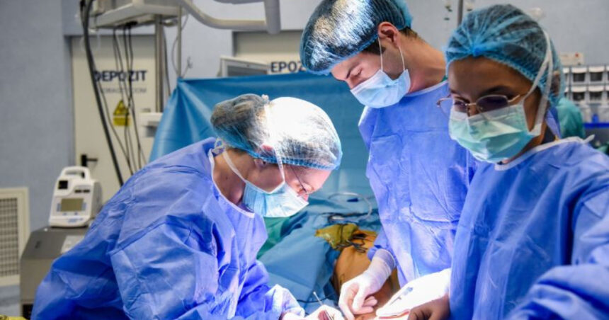 Pericolul de a pierde un membru era imens. Povestea curajoasă a unei femei și a luptei ei pentru sănătate. 1 riscul de a ramane fara un picior era mare cum a fost tratata o femeie 68ecb3e6bd691