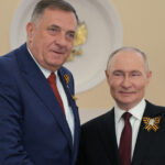 „Restaurarea măreției Srpska: Alianța surprinzătoare dintre apropiații lui Trump și un lider balcanic susținut de Putin” 3 sa facem srpska mareata din nou cum au ajuns apropiatii lui trump sa se alieze cu un lider din balcani sustinut de putin 68f1c51899104