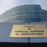 Șapte magistrați solicită retragerea din activitate prin pensionare! Descoperă cine sunt și în ce instanțe își desfășoară activitatea. Decizia va fi luată mâine. 2 sapte judecatori cer eliberarea din functie prin pensionare iata cine sunt si la ce instante activeaza totul se decide maine 68eff112f1a00