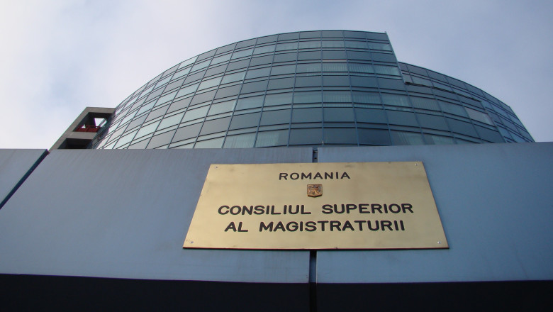 Șapte magistrați solicită retragerea din activitate prin pensionare! Descoperă cine sunt și în ce instanțe își desfășoară activitatea. Decizia va fi luată mâine. 1 sapte judecatori cer eliberarea din functie prin pensionare iata cine sunt si la ce instante activeaza totul se decide maine 68eff112f1a00