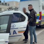 Panică în Tomis Nord: un duhovnic a distrus geamul unei mașini și a provocat haos la apariția poliției, fiind ulterior reținut. 3 scandal in tomis nord un preot a spart geamul unei masini la vederea politistilor a devenit recalcitrant si a fost incatusat 690373961d856