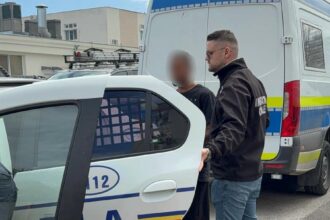 scandal in tomis nord un preot a spart geamul unei masini la vederea politistilor a devenit recalcitrant si a fost incatusat 690373961d856