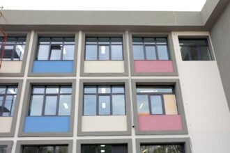 scoala nr 7 din constanta recent reabilitata a fost inundata dupa ploile torentiale elevii fac ore online 68e78836d83c1