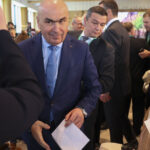 Întâlnire în Coaliție: Strategiile lui Ilie Bolojan după rularea CCR și desfășurarea alegerilor din București - Opțiuni pe tapet. 2 sedinta in coalitie mandatul lui ilie bolojan dupa decizia ccr si data alegerilor din bucuresti in discutie ce variante sunt pe masa 68f707a84dcaa