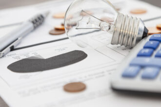solutie pentru facturi mai mici la energie electrica ministrul bogdan ivan preturile au scazut cu 20 in alte tari 68ea6b7048bf1