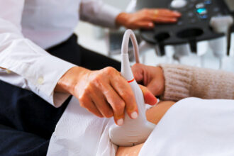 speranta pentru femeile care au cancer ovarian cercetatorii au descoperit un nou factor care contribuie la raspandirea bolii 6900654f5f957