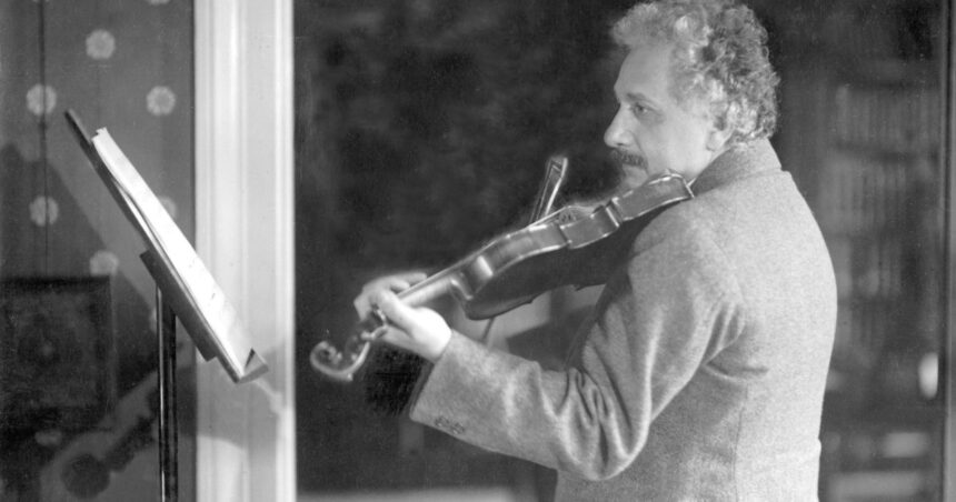 Prețul impresionant al unei viori ce a răsunat sub degetele lui Albert Einstein: „Îl acompania în fiecare zi” 1 suma pentru care s a vandut o vioara care i a apartinut lui albert einstein a cantat la acest instrument in fiecare zi 68e7868d606ea
