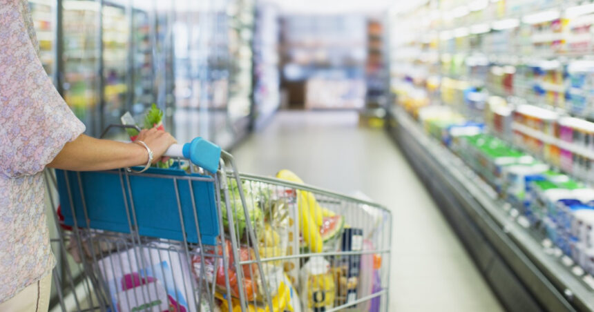 Supermarketurile ar putea fi constrânse să diminueze oferta de produse marca proprie, conform unui nou proiect de lege inițiat de AUR. 1 supermarketurile ar putea fi obligate sa reduca numarul de produse proprii puse in vanzare ce prevede un proiect de lege depus de aur 68e626feaf578