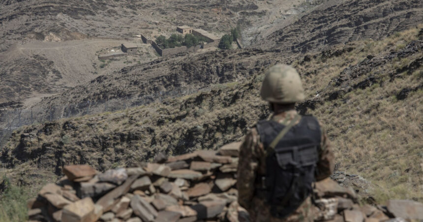 Confruntări intense la frontieră: Pakistanul și Afganistanul încrucișează armele după un atac al talibanilor 1 tensiuni majore intre pakistan si afganistan ciocniri la granita dupa un atac al talibanilor 68eb65d816ff0