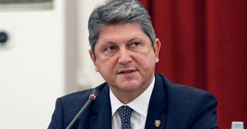 Titus Corlăţean și Sorin Grindeanu, dialog surprinzător după retragerea din competiția pentru conducerea PSD 1 titus corlatean a avut o discutie cu sorin grindeanu dupa ce a iesit din cursa pentru sefia psd 68ef99b01dcc1