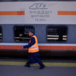 Trenurile electrice ale CFR Călători riscă să oprească circulația pe calea ferată începând de săptămâna viitoare! 2 trenurile cu locomotiva electrica ale cfr calatori ar putea sa nu mai circule pe reteaua feroviara de saptamana viitoare 68dd374a09cdf