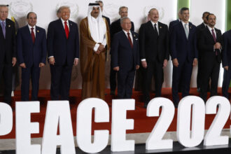 trump a ajuns la summitul de pace din sharm el sheikh presedintele sua a spus ca a doua faza a discutiilor pentru gaza este in curs 68ed3cfb80c08