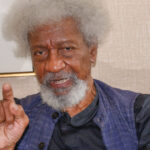 Trump i-a anulat viza laureatului Nobel, Wole Soyinka, în urma unei înșelătorii cu un taxi în Otopeni 2 trump l a lasat fara viza pe laureatul premiului nobel wole soyinka care a fost pacalit de un taximetrist din otopeni 690371d66210e