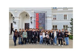 trupa amphitheatre a liceului teoretic ovidius din constanta la festivalul international de teatru tanar francofon amifran 2025 69039e79a5a1d