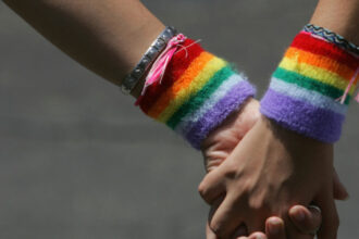 ue ameninta statele membre cu actiuni in instanta pentru incalcarea drepturilor persoanelor lgbtq acest lucru trebuie sa inceteze 68e8db9c8fd97