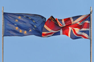ue si marea britanie aproape de acord pe taxa pe carbon exportatorii britanici ar putea fi scutiti de la plata din 2026 68debccf0b454
